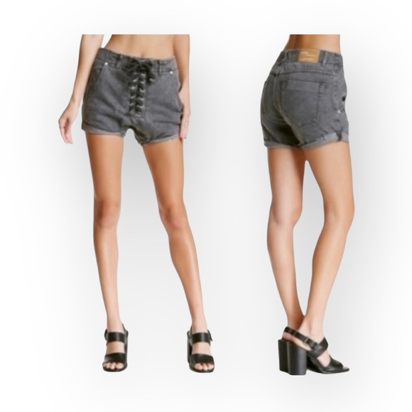 new Kourtney Kardashian’s ⇝ One Teaspoon ⇝ Superfreaks Lace Up Denim Shorts ⇝ 24 - Picture 3 of 16